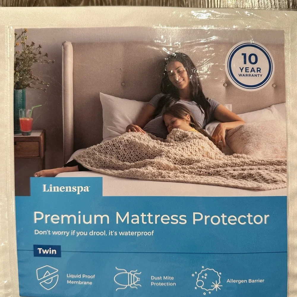 NEW in bag Twin Size Premium Mattress Protector